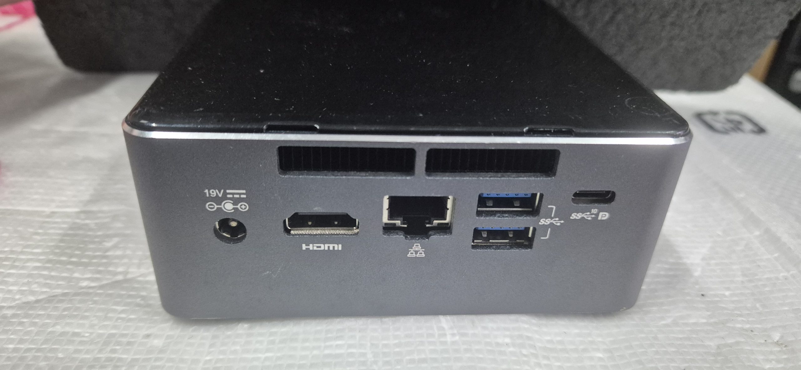 Intel NUC 7I3BNK Mini ( Intel Core i3 7100U 2,4 GHz , 4 GB DDR4 , 240 ГБ SSD, bluetooth 5.1 , WiFi-6 , Windows 10 )
